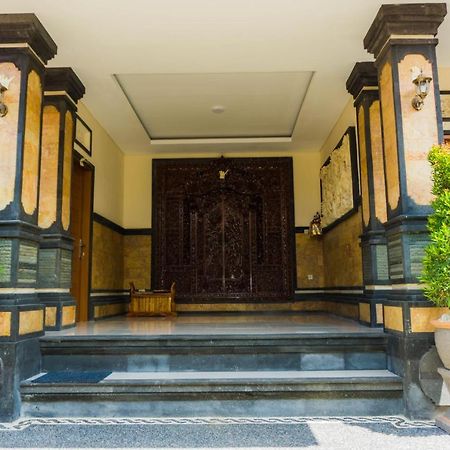 Cakra House Hotel เดนปาซาร์ ภายนอก รูปภาพ