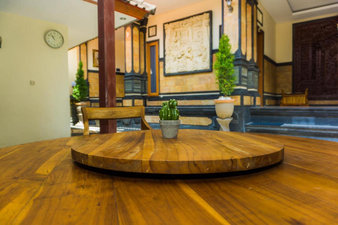 Cakra House Hotel เดนปาซาร์ ภายนอก รูปภาพ