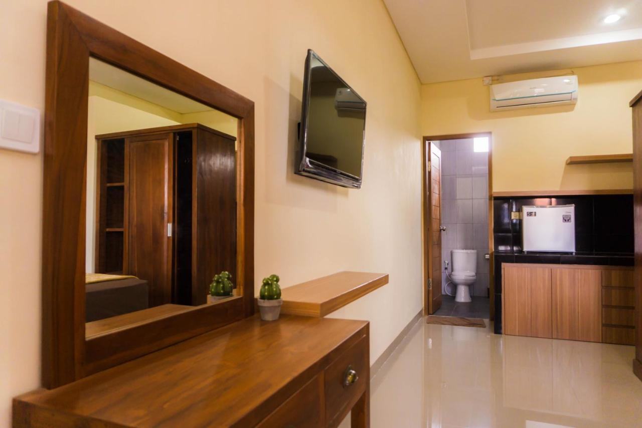 Cakra House Hotel เดนปาซาร์ ภายนอก รูปภาพ