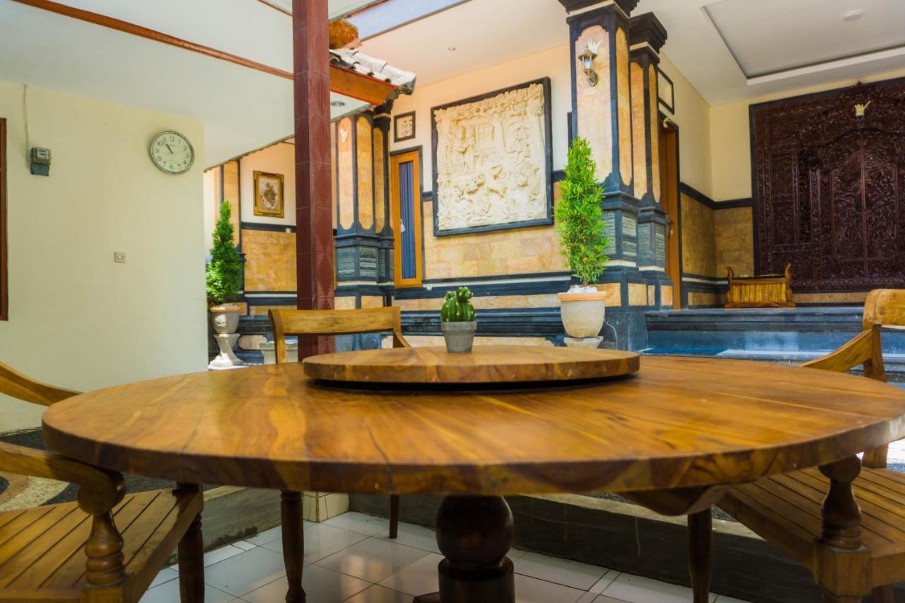 Cakra House Hotel เดนปาซาร์ ภายนอก รูปภาพ