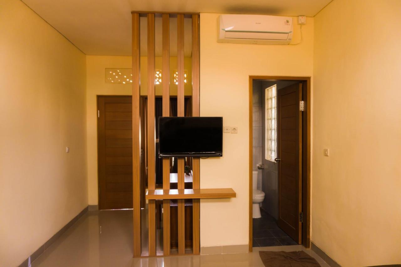 Cakra House Hotel เดนปาซาร์ ภายนอก รูปภาพ