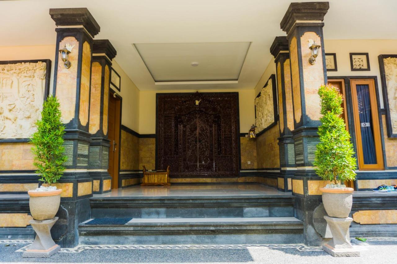 Cakra House Hotel เดนปาซาร์ ภายนอก รูปภาพ