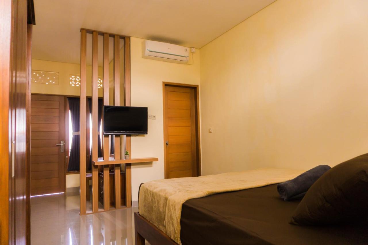 Cakra House Hotel เดนปาซาร์ ภายนอก รูปภาพ