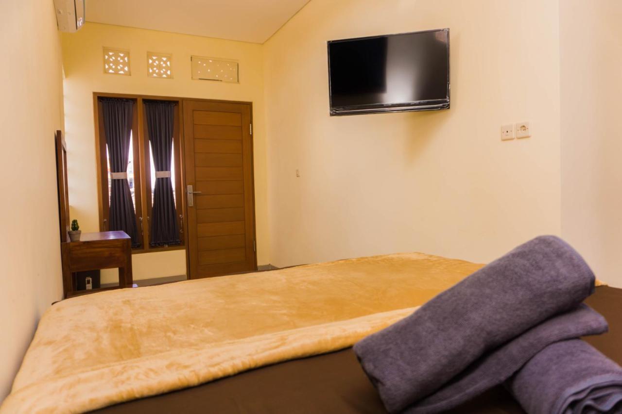 Cakra House Hotel เดนปาซาร์ ภายนอก รูปภาพ