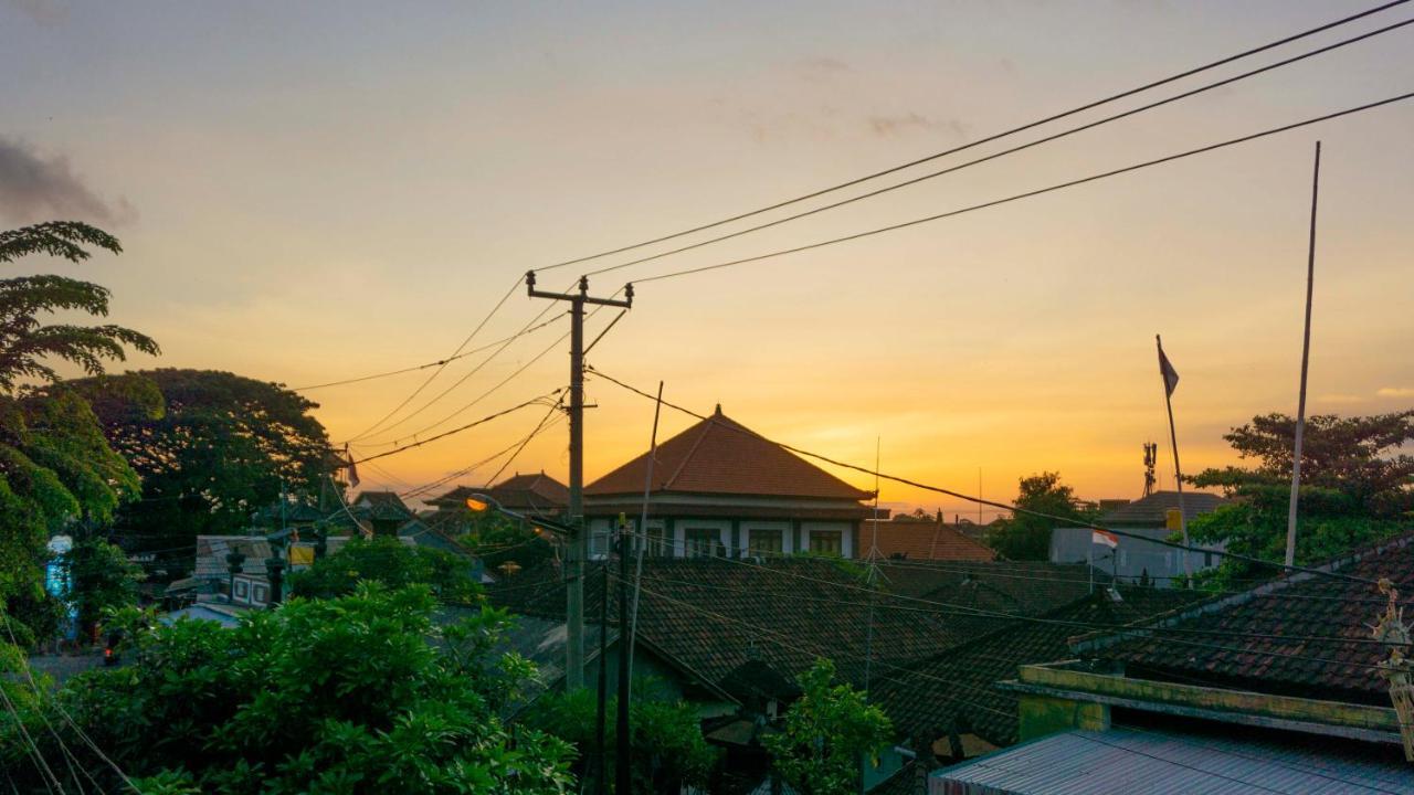 Cakra House Hotel เดนปาซาร์ ภายนอก รูปภาพ